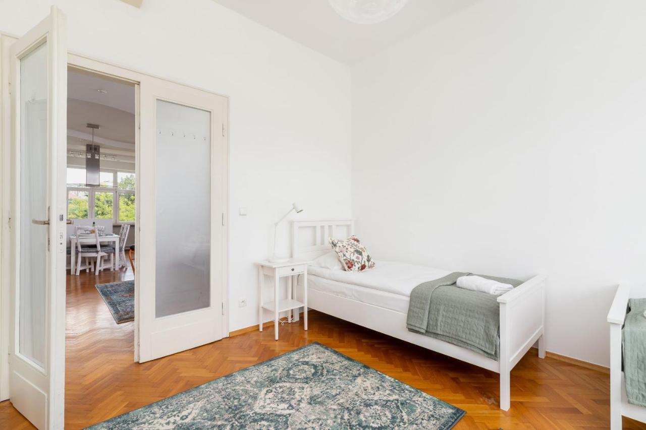 Slowacki Avenue Family Apartments Cracow By Noclegi Renters Краков Экстерьер фото
