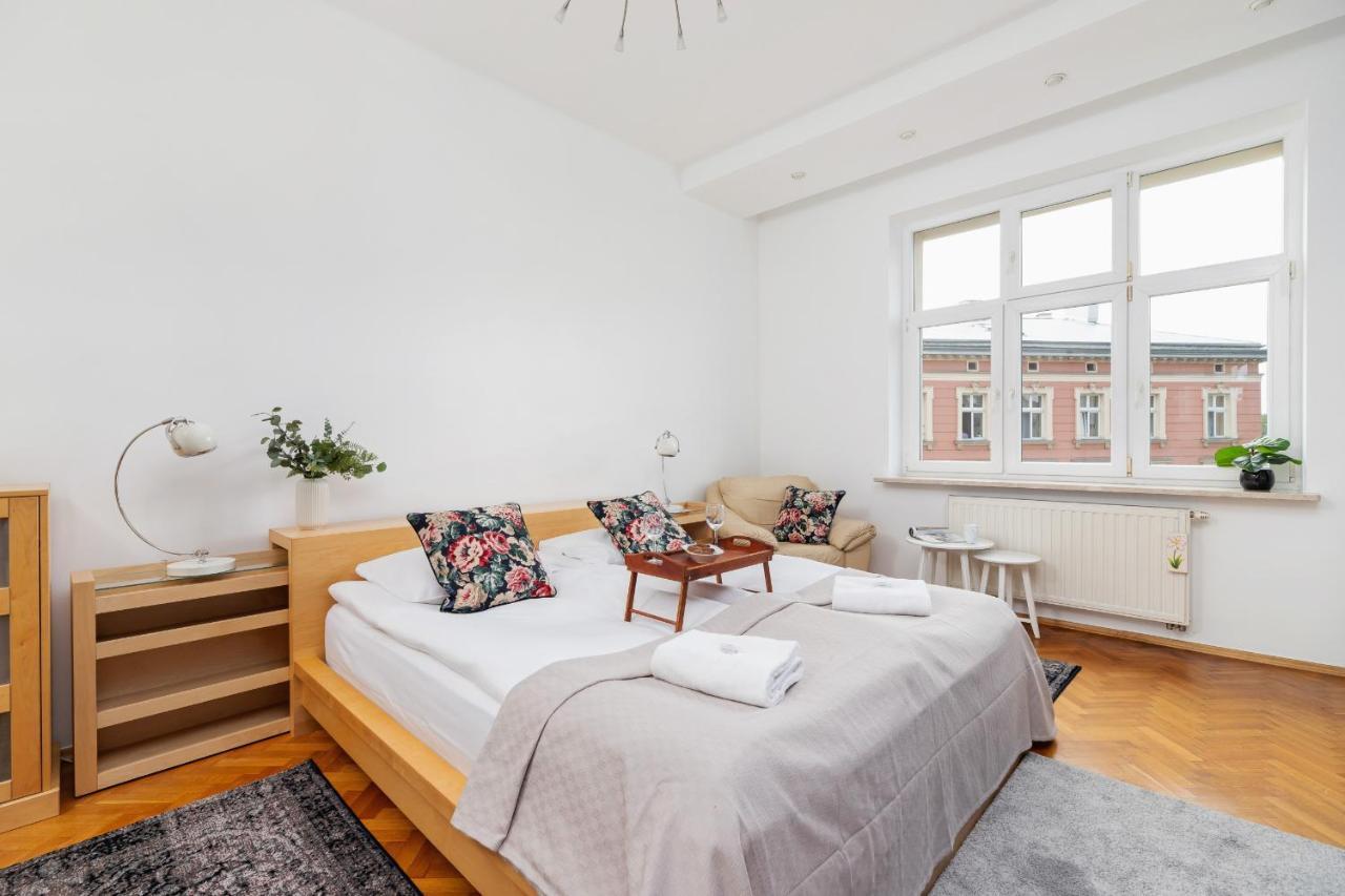 Slowacki Avenue Family Apartments Cracow By Noclegi Renters Краков Экстерьер фото
