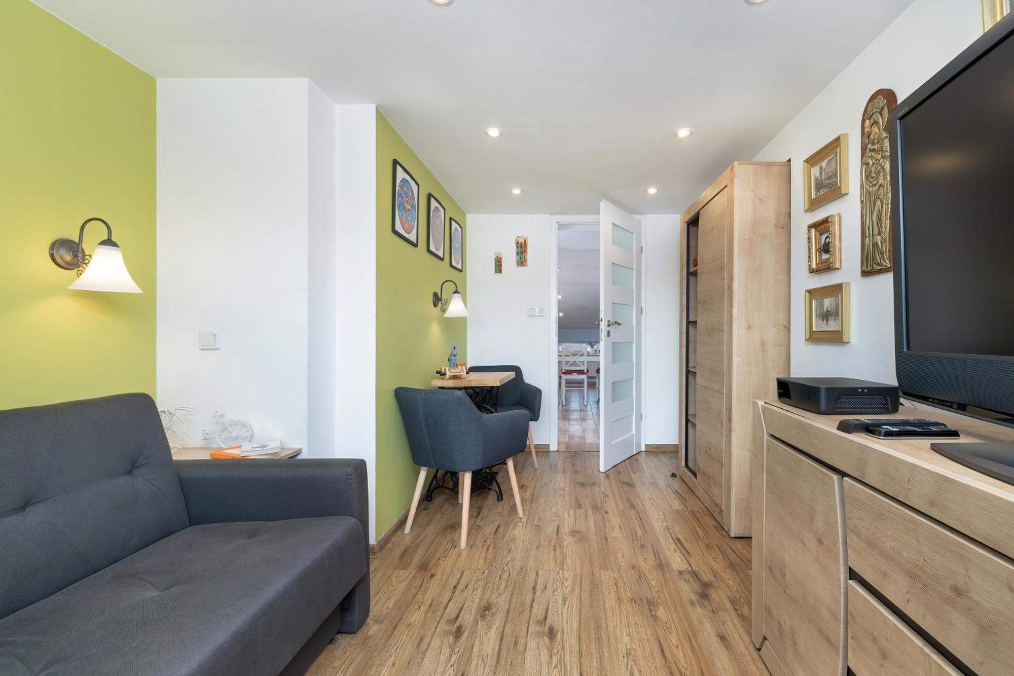 Slowacki Avenue Family Apartments Cracow By Noclegi Renters Краков Экстерьер фото